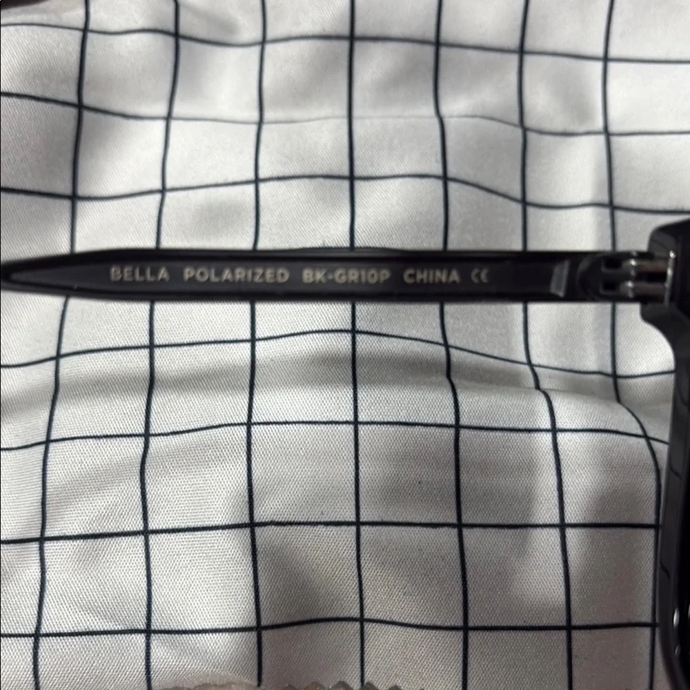 DIFF Bella Polarized Black Sunglasses with Case - Picture 2 of 8